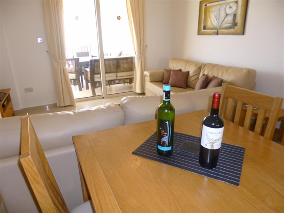 First Floor 2 Bedroom Apartment, Large Balcony, Amazing Sea Views, Communal Pool Peyia Luaran gambar